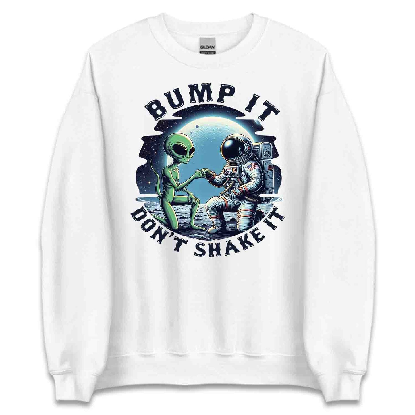 Astronaut & Alien Fist Bump T-Shirt, Sweatshirt, Hoodie – Retro Sci-Fi & Outer Space Vibes | PRODUCT CODE: ATRISOPCNQM